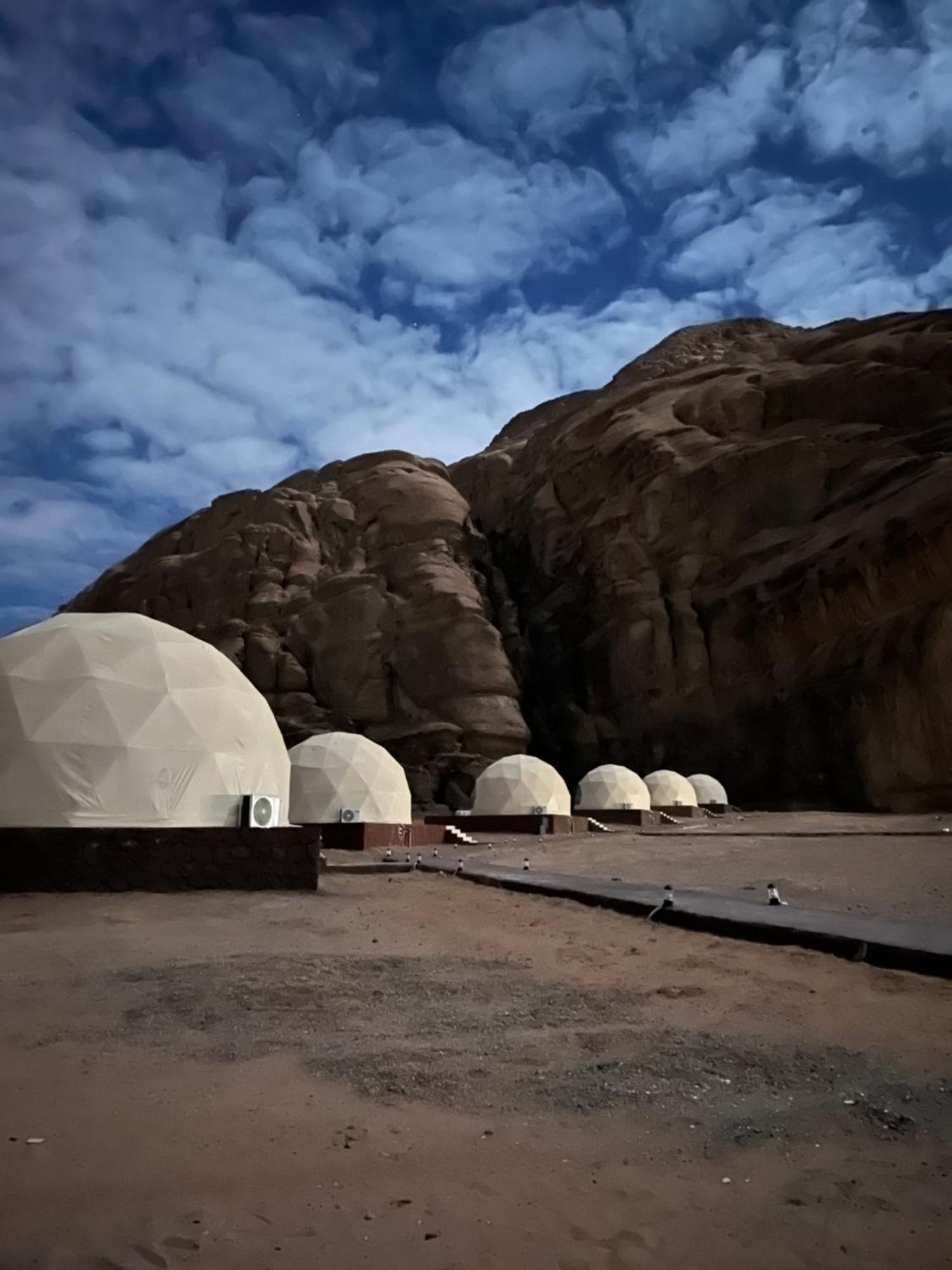 Magic Rum Hussen Wadi Rum Exteriör bild